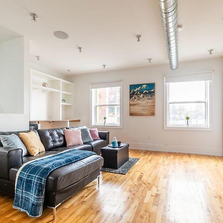 Modern 2 Bedroom Condo - Heart Of Leslieville Торонто Экстерьер фото