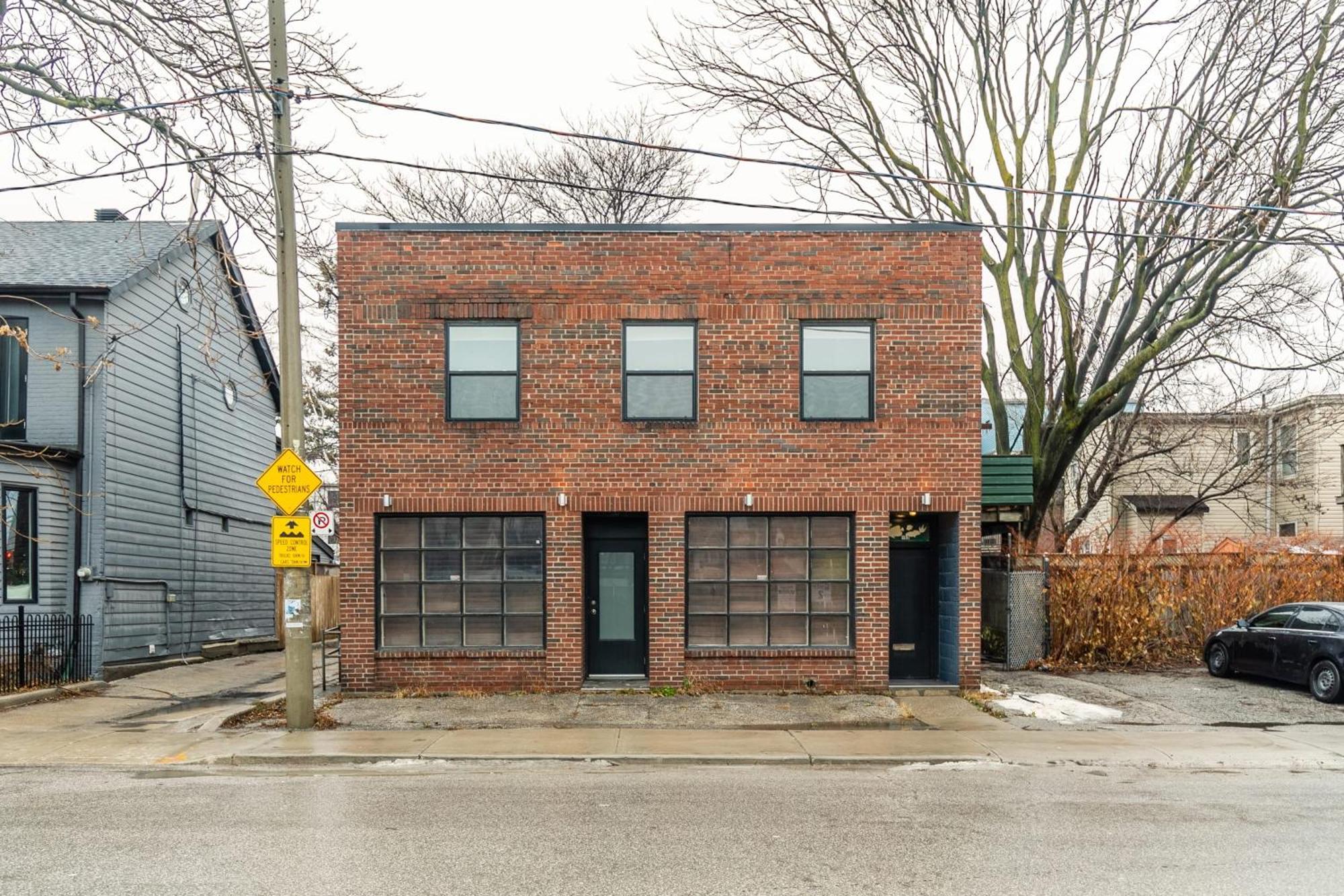 Modern 2 Bedroom Condo - Heart Of Leslieville Торонто Экстерьер фото